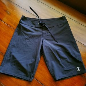 🌺VOLCOM Simply Solid 11" boardshorts size 1